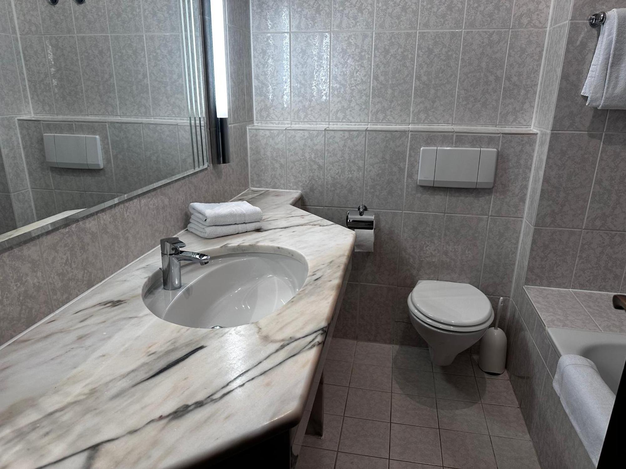 City Hotel Hotel