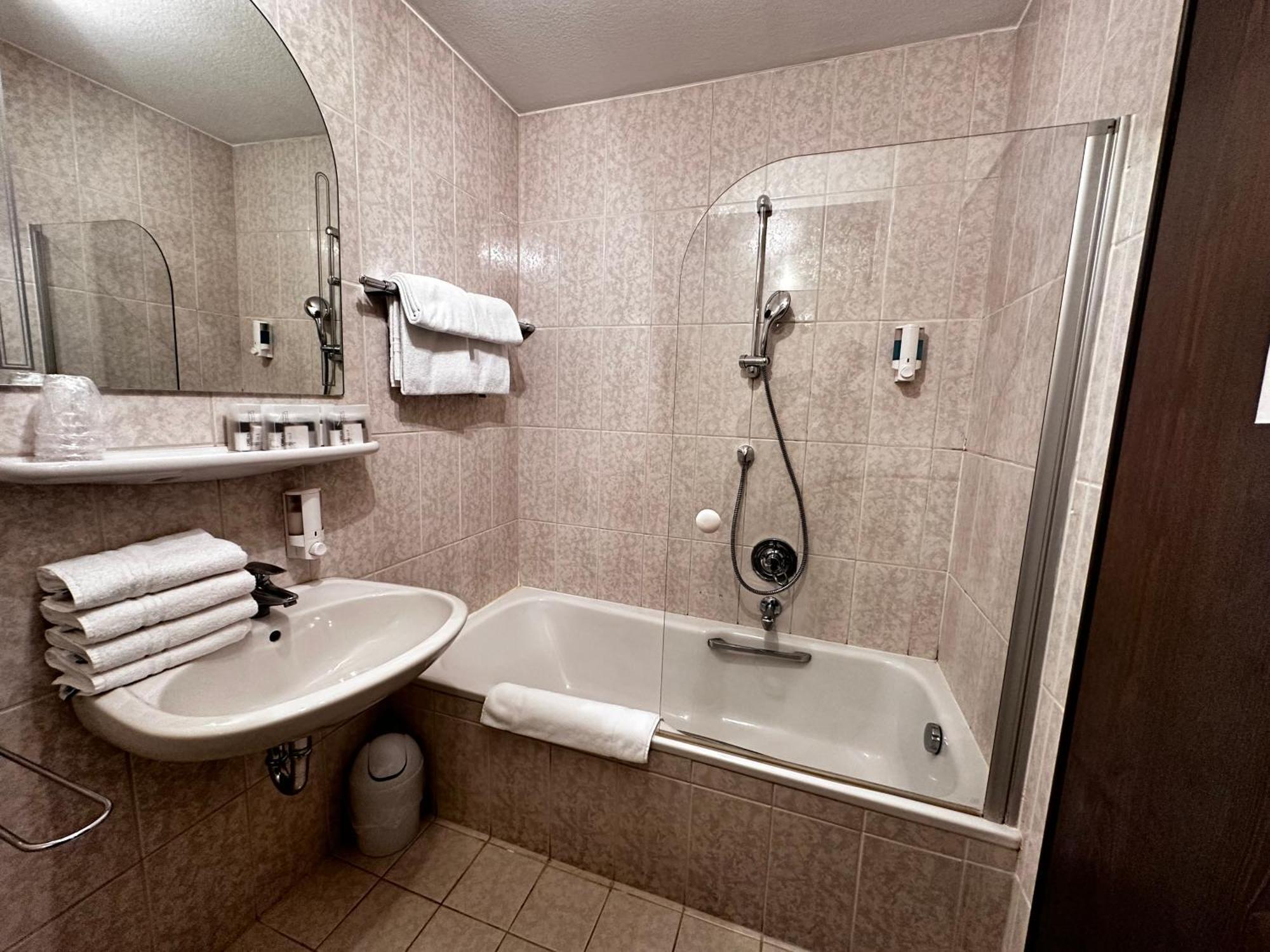 City Hotel 3*